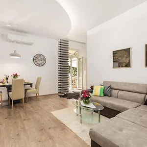 Apartment Quiet Center
