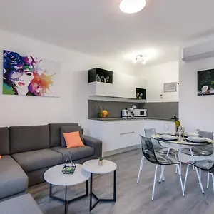  Apartment Sherri